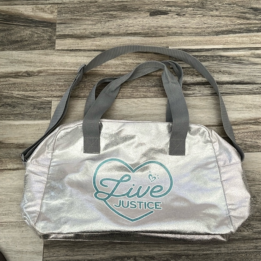 🩵JUSTICE METALLIC SILVER DUFFLE BAG 11.5Lx16W CLEAN INSIDE GREAT CONDITION!